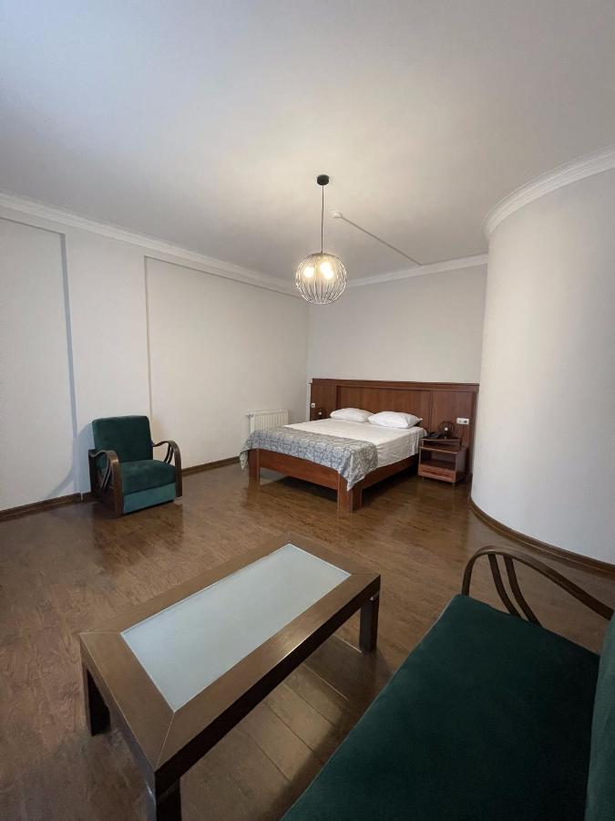 Aristocrat Hotel Tbilisi Ngoại thất bức ảnh