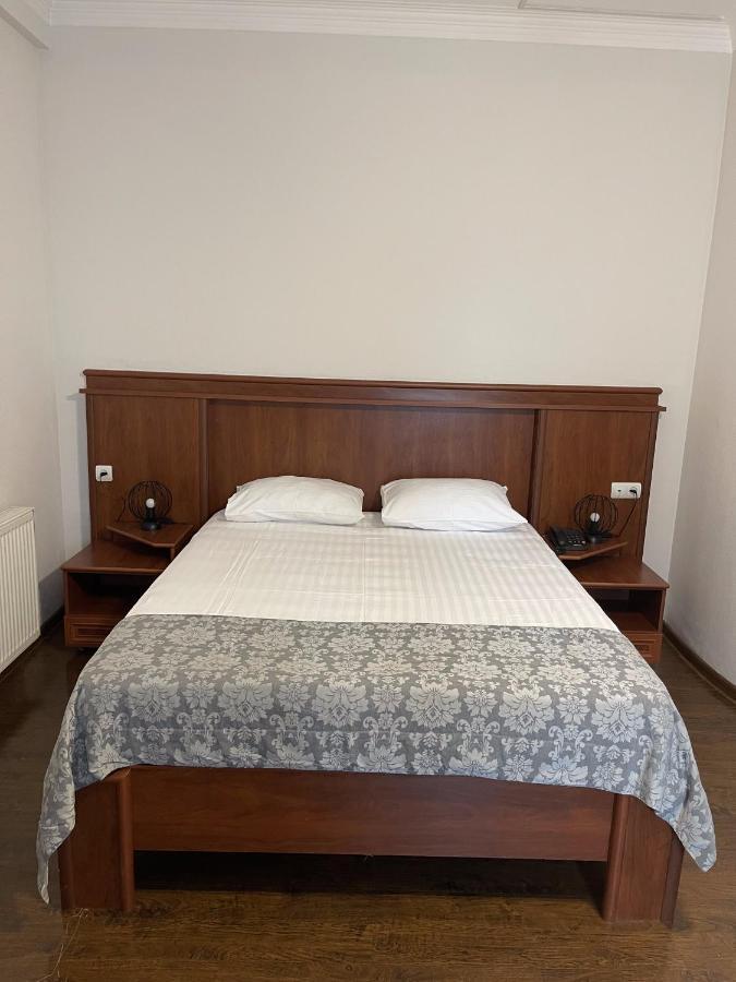 Aristocrat Hotel Tbilisi Ngoại thất bức ảnh