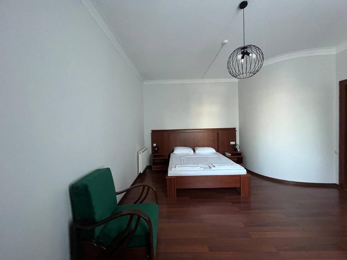 Aristocrat Hotel Tbilisi Ngoại thất bức ảnh