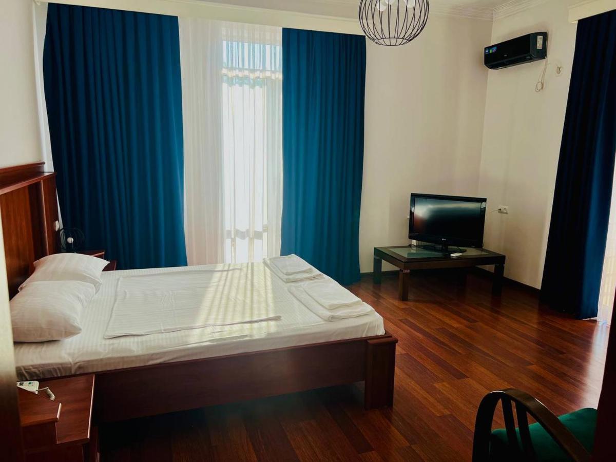 Aristocrat Hotel Tbilisi Ngoại thất bức ảnh