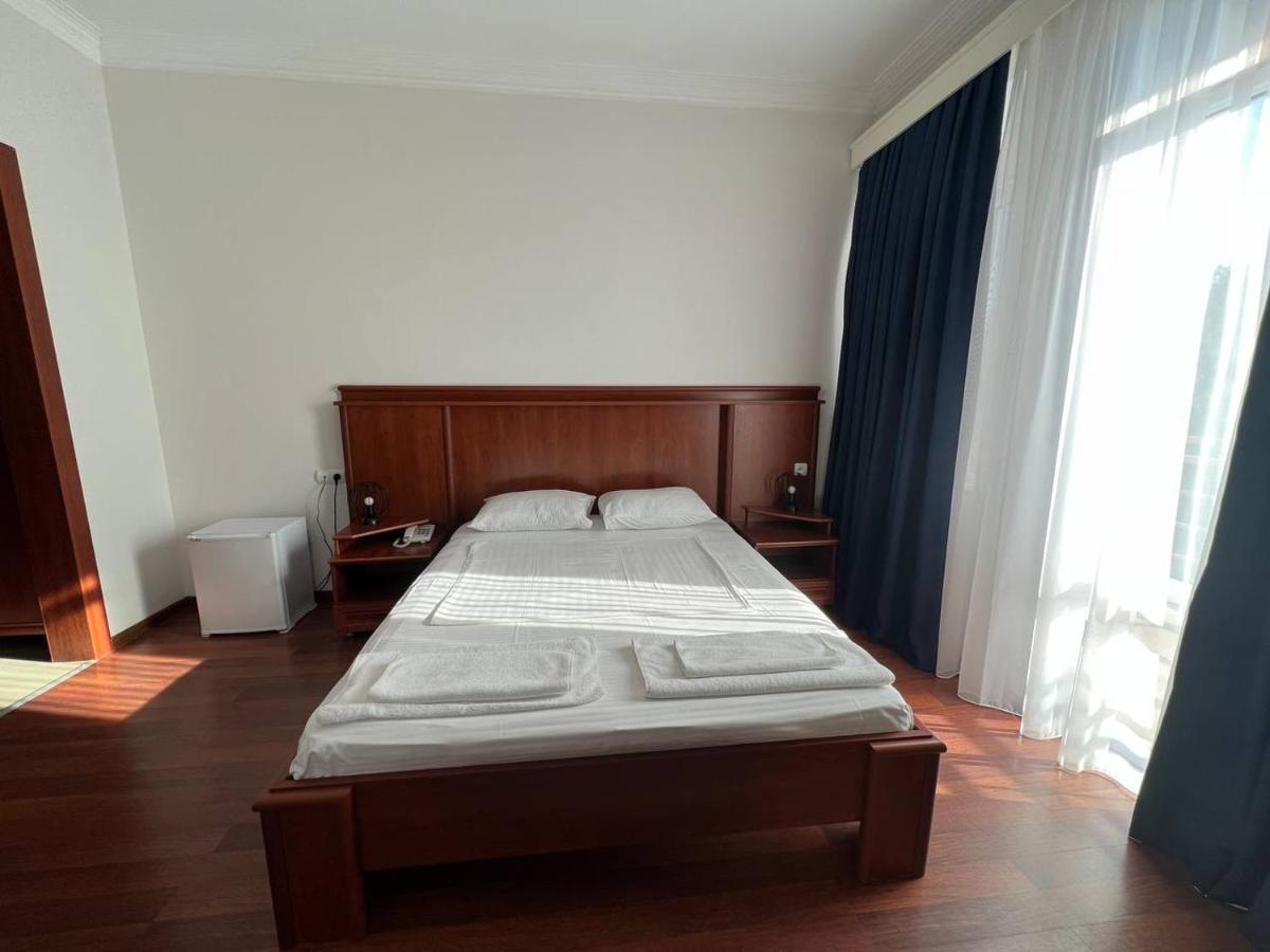 Aristocrat Hotel Tbilisi Ngoại thất bức ảnh