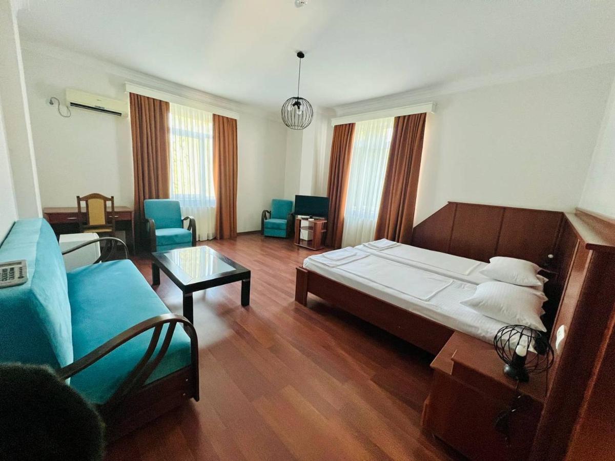 Aristocrat Hotel Tbilisi Ngoại thất bức ảnh